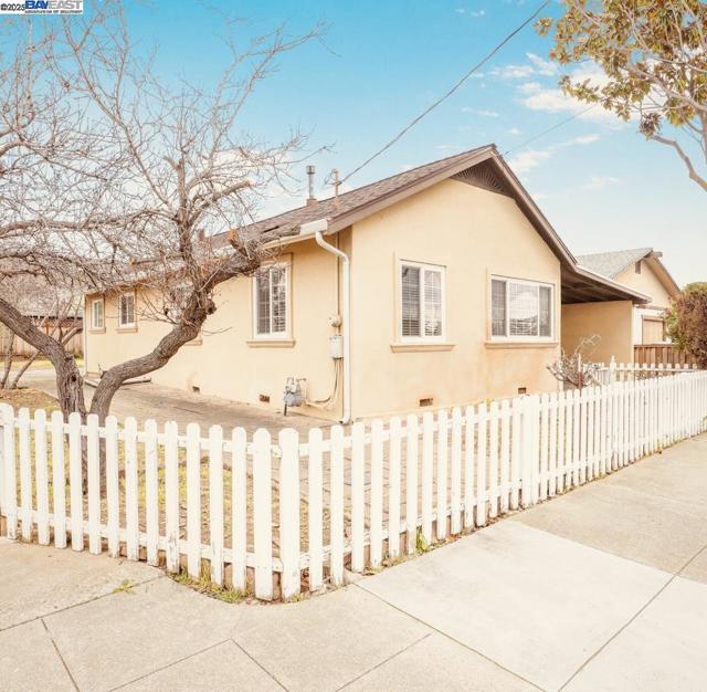 33408 4th Street, Union City CA: https://media.crmls.org/mediaz/c4ec7a72-36cc-4933-a85b-2aebe8b576d5.jpg