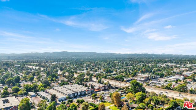 6900 Chisholm Avenue, Lake Balboa CA: https://media.crmls.org/mediaz/c4eccd93-381e-44d2-9bdb-026e43db3200.jpg