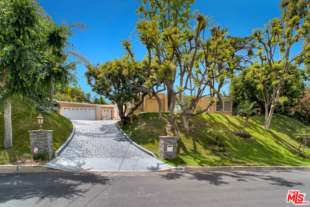 3835 SAPPHIRE Drive