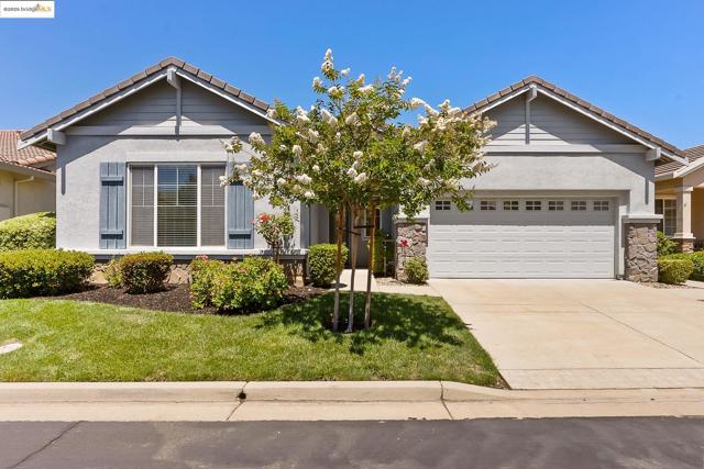 551 Quindell Way, Brentwood CA: https://media.crmls.org/mediaz/c4ed68bd-5435-4438-a760-876f5a078cf0.jpg
