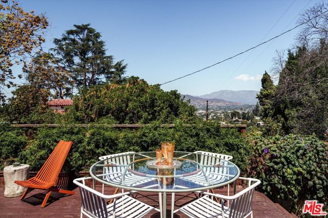 1410 Stanford Drive, Glendale CA: https://media.crmls.org/mediaz/c4edaad4-ccb1-4ff1-90ce-6c5dc324266c.jpg