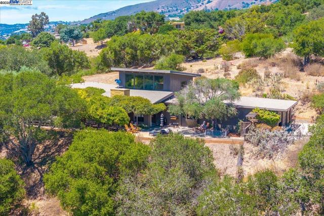 15335 Via Los Tulares, Carmel Valley CA: https://media.crmls.org/mediaz/c4edaeac-2d7c-4b97-86c1-e63ab0aeb085.jpg