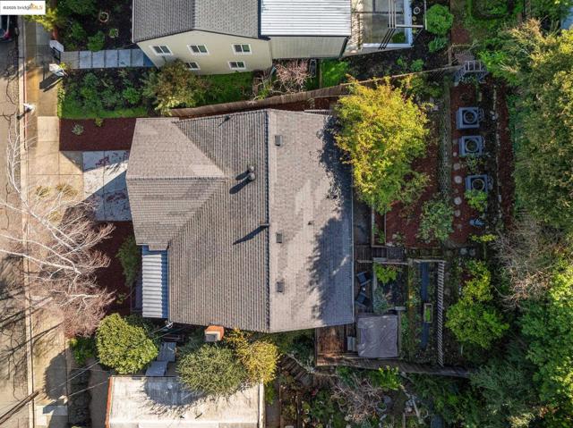 279 Pomona Street, Crockett CA: https://media.crmls.org/mediaz/c4ee59da-712a-4967-bf2f-9bea1df7bae9.jpg