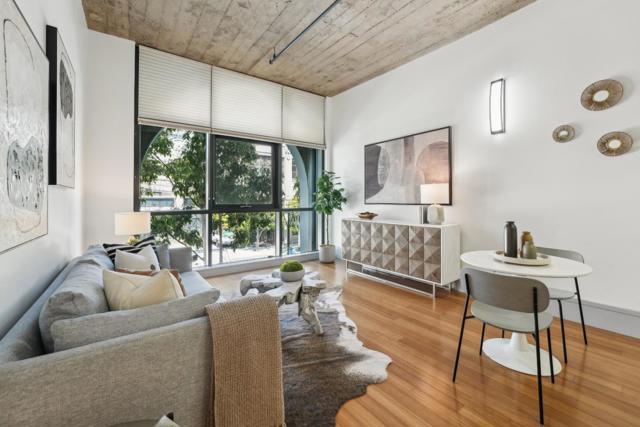 1 S Park Street, San Francisco CA: https://media.crmls.org/mediaz/c4ee6995-8acd-4b52-9e4d-56ab3d8224ee.jpg