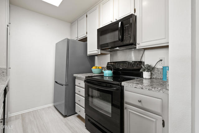 Detail Gallery Image 11 of 39 For 4499 via Marisol #302,  Los Angeles,  CA 90042 - 2 Beds | 2 Baths