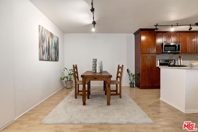 421 S La Fayette Park Place, Los Angeles CA: https://media.crmls.org/mediaz/c4ef0559-98b7-44e6-84a1-5f7cacc794fc.jpg