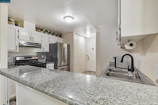 4301 Beechnut Ln, Oakley CA: https://media.crmls.org/mediaz/c4efd77c-4e9d-409e-9a82-01e6821345a9.jpg