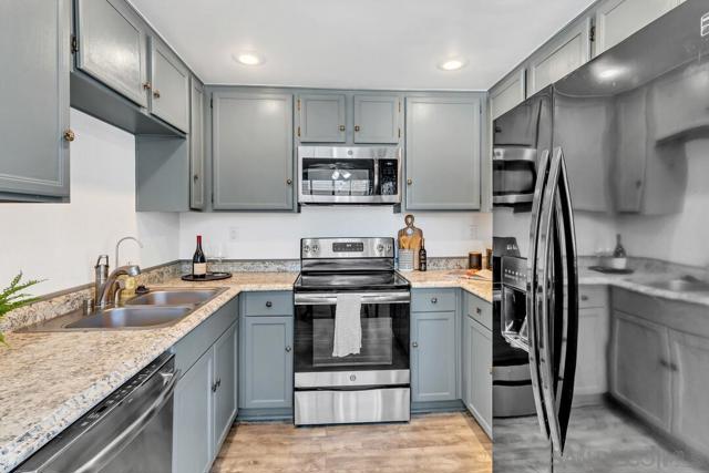 Image 7 of 18 For 12650 Lakeshore Dr. Unit 127