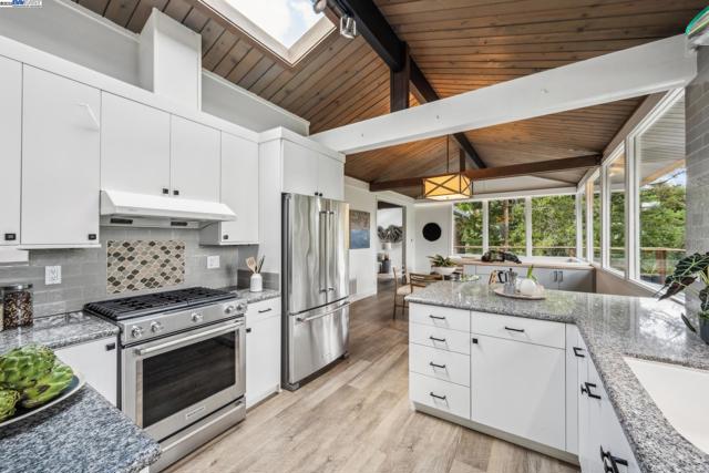 589 TAHOS ROAD, Orinda CA: https://media.crmls.org/mediaz/c4f06e5b-9640-42c5-9fb7-fc4819f7b798.jpg