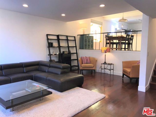 13065 Mindanao Way, Marina del Rey CA: https://media.crmls.org/mediaz/c4f0725b-08a4-4f19-b99b-e334827dde26.jpg