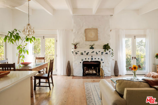 21316 Encina Road, Topanga CA: https://media.crmls.org/mediaz/c4f09426-facc-49ac-9142-ceb5aab8e9f9.jpg