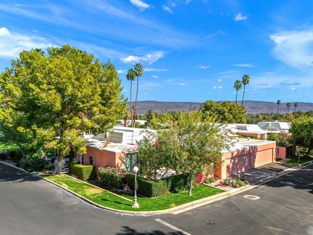 47360 Jadida Avenue, Palm Desert CA: https://media.crmls.org/mediaz/c4f0daf1-4f30-4213-8c65-3b78df67b238.jpg