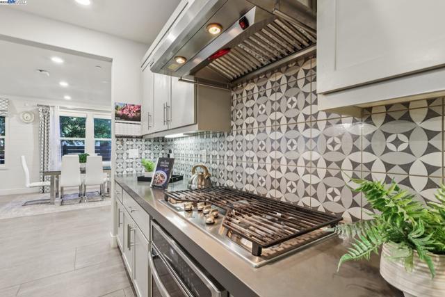 5789 Nugget Way, Dublin CA: https://media.crmls.org/mediaz/c4f16ffe-f645-4bed-aa2d-ae9264756aa8.jpg