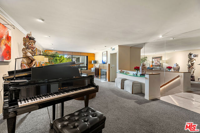 851 N Kings Road, West Hollywood CA: https://media.crmls.org/mediaz/c4f1a1a5-d19d-4925-bd4e-bdbbd5bb74c8.jpg