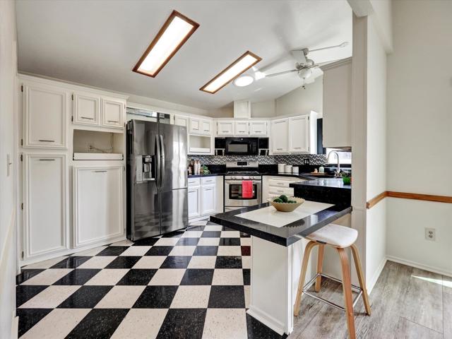 3462 Don Jose Drive, Carlsbad CA: https://media.crmls.org/mediaz/c4f1eb63-15a9-429c-a305-4620362e3c09.jpg