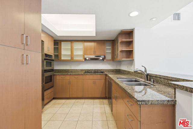 13700 Marina Pointe Drive, 630 photo 11