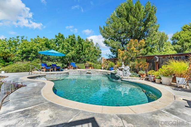 43054 Manchester Ct, Temecula CA: https://media.crmls.org/mediaz/c4f288c2-6d42-4b0c-b4f1-37dbdc23029f.jpg