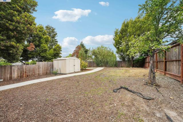2155 42nd ave, Oakland CA: https://media.crmls.org/mediaz/c4f299c6-8e6e-49ef-8974-d79ed8b36c11.jpg