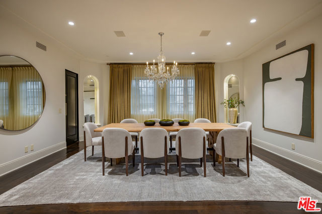 706 N Crescent Drive, Beverly Hills CA: https://media.crmls.org/mediaz/c4f31135-d76d-493c-a79e-4d237f97c652.jpg