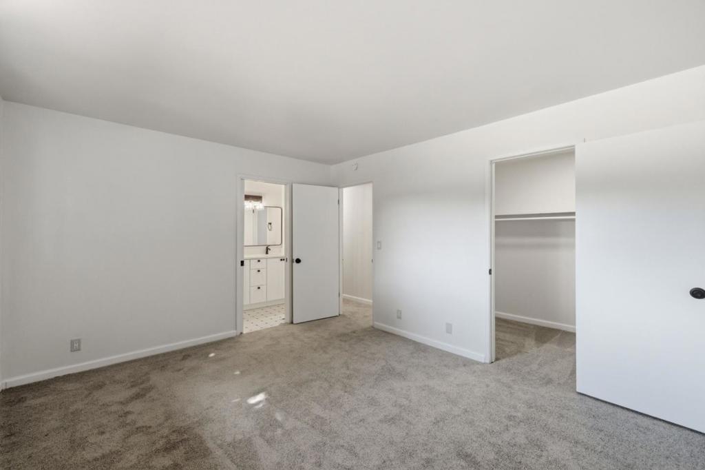https://media.crmls.org/mediaz/c4f31eaf-5256-4936-8c9f-22b6a365e359.jpg?preset=X-Large