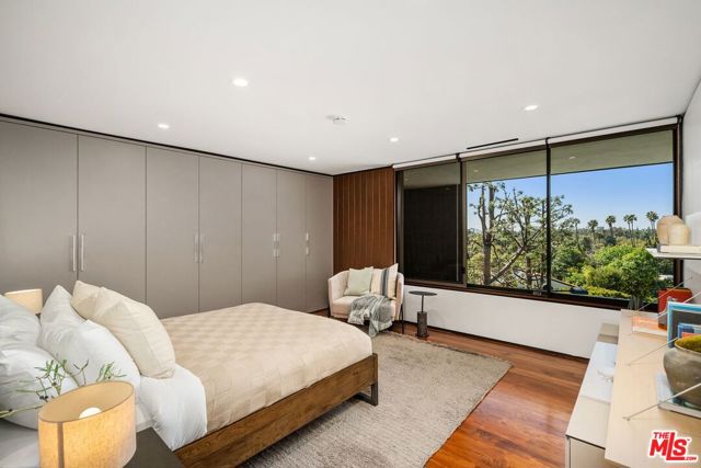 1005 Elden Way, Beverly Hills CA: https://media.crmls.org/mediaz/c4f35c95-e6c1-4758-b279-d9ee00871273.jpg