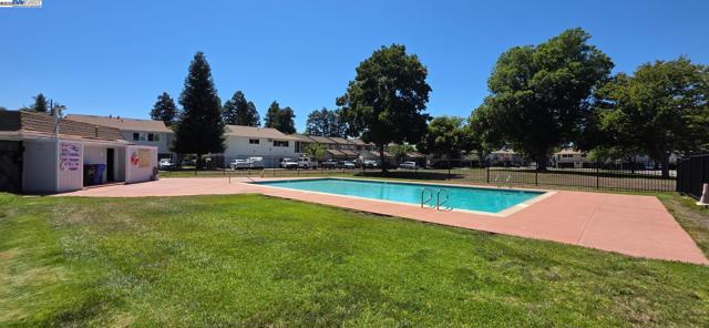 1042 Mohr Ln, Concord CA: https://media.crmls.org/mediaz/c4f37041-d433-4837-9a32-7612faa0ac40.jpg
