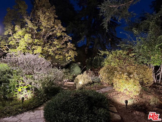 13957 Chandler Boulevard, Sherman Oaks CA: https://media.crmls.org/mediaz/c4f393a3-c2f8-4455-8482-b5dc7ece3825.jpg