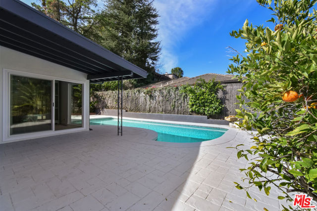 14892 Jadestone Drive, Sherman Oaks CA: https://media.crmls.org/mediaz/c4f39b22-a9b4-41d9-989e-051744e0cd9c.jpg