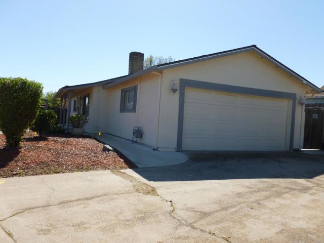 460 SE Jeremy Court, Oakdale CA: https://media.crmls.org/mediaz/c4f3d167-7378-4975-b388-2b0261435034.jpg