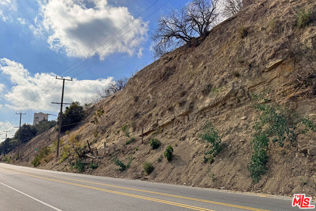 4781 Marmion Way, Los Angeles CA: https://media.crmls.org/mediaz/c4f3de53-bb20-4368-ad41-3d0318f0cd48.jpg
