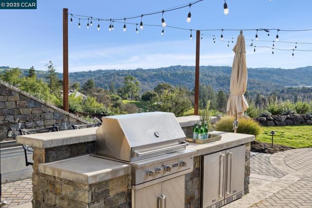 1204 Glen Rd, Lafayette CA: https://media.crmls.org/mediaz/c4f42226-9b38-4ddf-b225-663fa8e57477.jpg