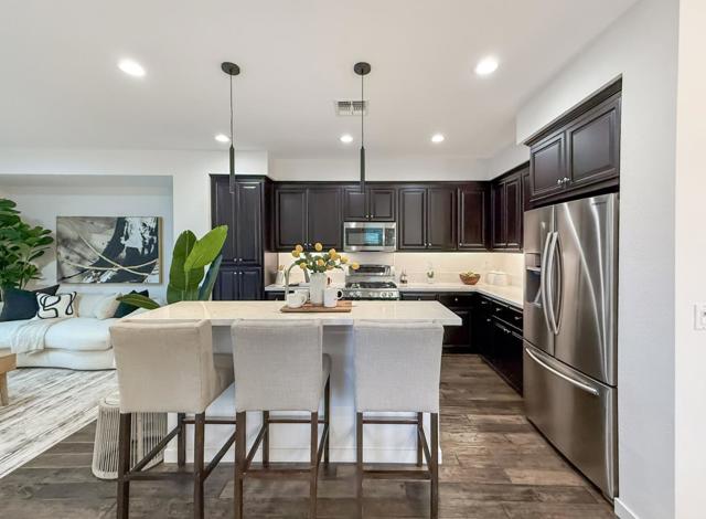 311 Geary Way, Mountain View CA: https://media.crmls.org/mediaz/c4f45be8-50bc-45fe-91a2-665231df3d56.jpg
