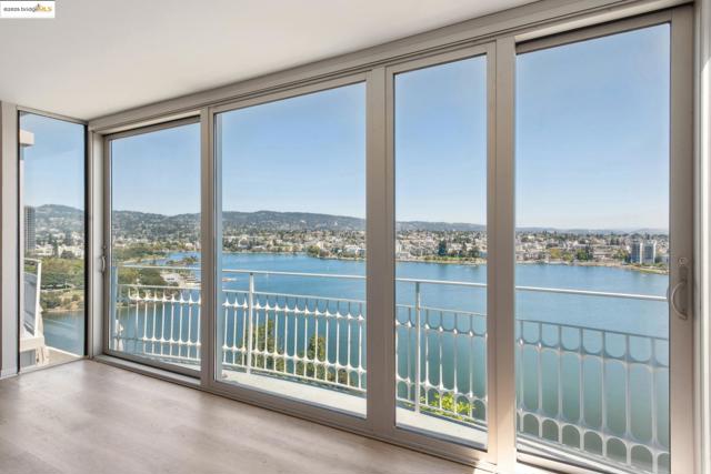 1555 Lakeside Dr, Oakland CA: https://media.crmls.org/mediaz/c4f47197-376c-459c-9f04-d78d1c22536a.jpg