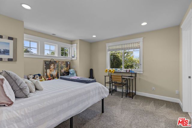 1712 CURTIS Avenue, Manhattan Beach CA: https://media.crmls.org/mediaz/c4f4a778-3f1c-4987-9288-e9da79a04292.jpg