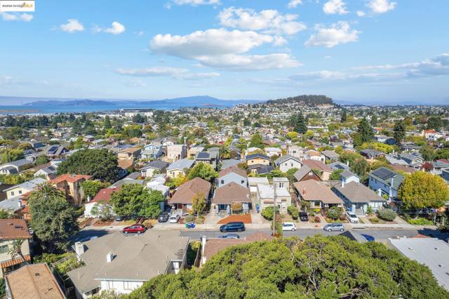 1026 Ventura Ave, Albany CA: https://media.crmls.org/mediaz/c4f4b000-272c-405d-90e6-d4a0d3f8123b.jpg
