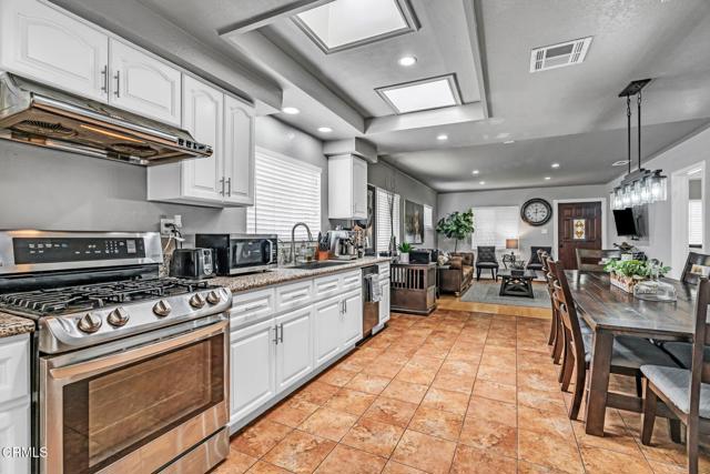 1455 E California Avenue, Glendale CA: https://media.crmls.org/mediaz/c4f4b22e-a992-4327-a9ff-b9095bf0dd10.jpg