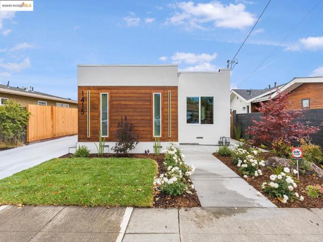 1415 10Th St, Berkeley CA: https://media.crmls.org/mediaz/c4f52c80-fbc9-4c2c-80ab-520e63e5f21d.jpg