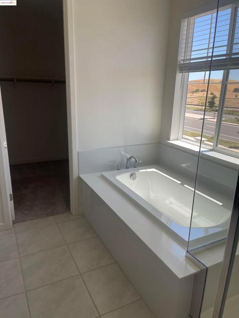 5444 Spring Mountain Ln, Antioch CA: https://media.crmls.org/mediaz/c4f564a4-4d55-48f5-a2a9-bbb3a888bf39.jpg