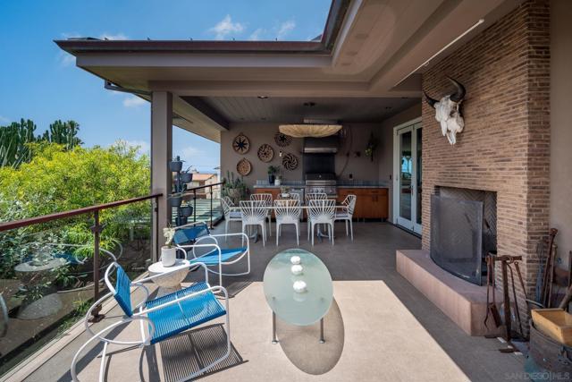 1521 Neptune Ave, Encinitas CA: https://media.crmls.org/mediaz/c4f59e0d-9512-4598-b990-06f7cbe71f43.jpg