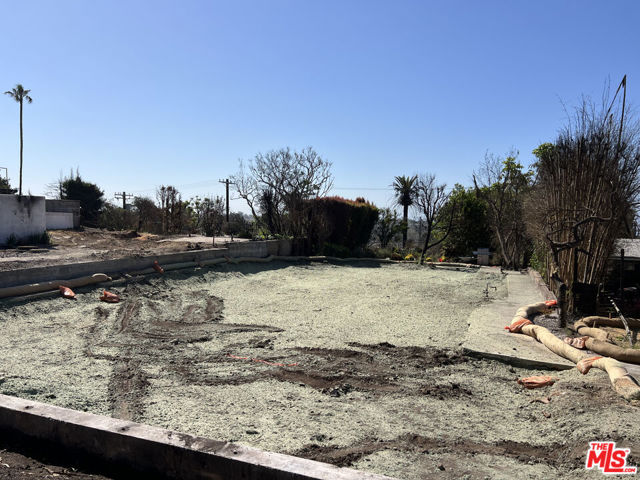 16541 Akron Street, Pacific Palisades CA: https://media.crmls.org/mediaz/c4f5a04b-9415-4599-b711-caf52ea1caff.jpg