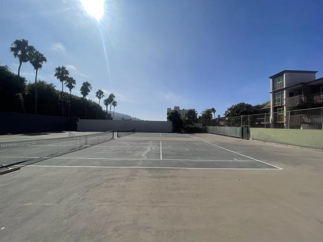 Image 29 of 31 For 2610 Torrey Pines Rd  D25