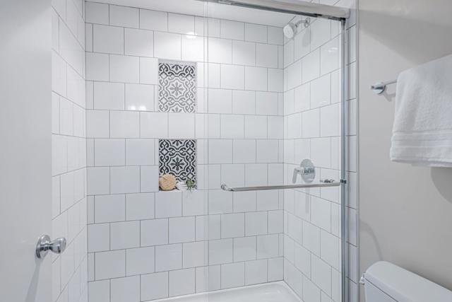 1689 Via Laguna, San Mateo CA: https://media.crmls.org/mediaz/c4f6073e-820a-40d2-9024-96fc3afff5ee.jpg