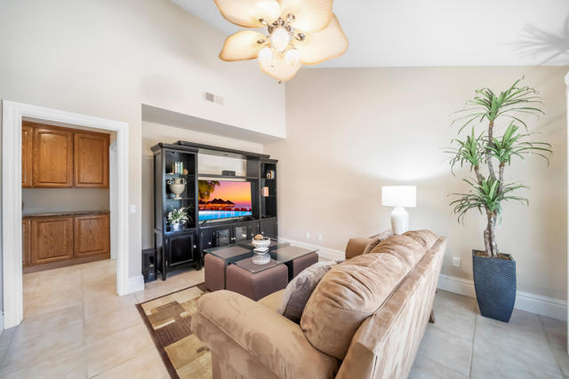 43512 Via Magellan Drive, Palm Desert CA: https://media.crmls.org/mediaz/c4f69585-5849-4316-a05a-b1b09430d3c1.jpg