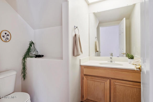 2219 Mapleleaf Avenue, Newbury Park CA: https://media.crmls.org/mediaz/c4f6ceef-524a-4ece-97b5-43ee18036e4c.jpg