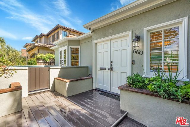 660 S Gretna Green Way, Los Angeles CA: https://media.crmls.org/mediaz/c4f7126e-b632-4393-9c9b-03446dd5997e.jpg