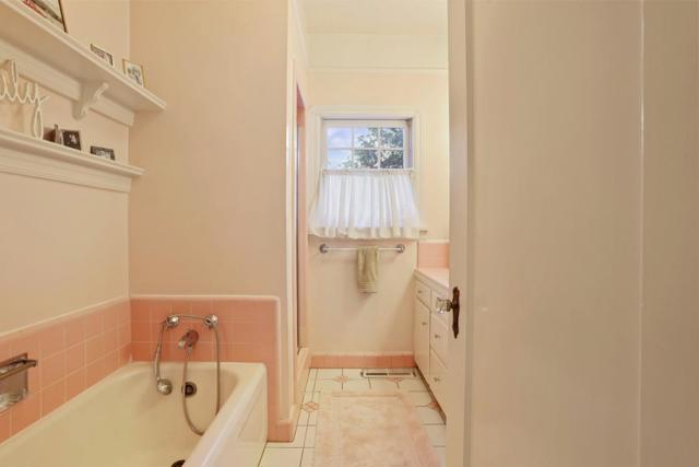 509 Myrtle Avenue, Modesto CA: https://media.crmls.org/mediaz/c4f7cfb8-33e3-4705-9db4-400775f7def1.jpg