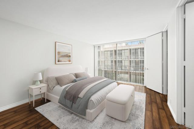 7811 Eads Ave, La Jolla CA: https://media.crmls.org/mediaz/c4f7f274-1edb-49f9-bd7c-09dab07bdd98.jpg