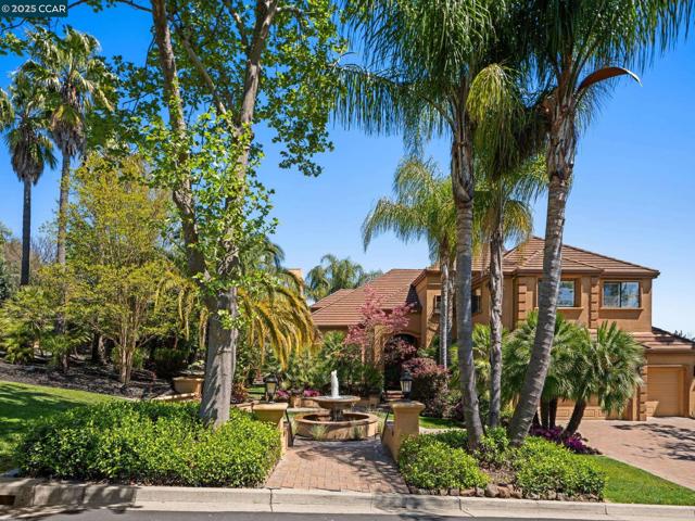 4640 Kingswood Dr, Danville CA: https://media.crmls.org/mediaz/c4f8a36f-e4ba-4999-b1e0-6532c0b6876c.jpg