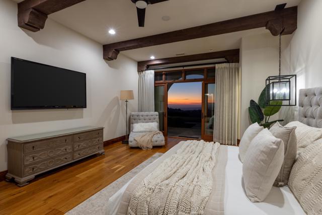 Detail Gallery Image 4 of 31 For 8136 Entrada De Luz, San Diego,  CA 92127 - 5 Beds | 5/2 Baths