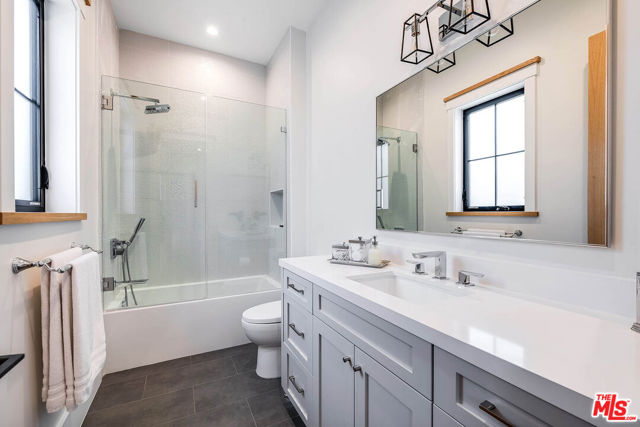 4365 Kraft Avenue, Studio City CA: https://media.crmls.org/mediaz/c4f914ec-345c-4924-85bb-17715739c18b.jpg